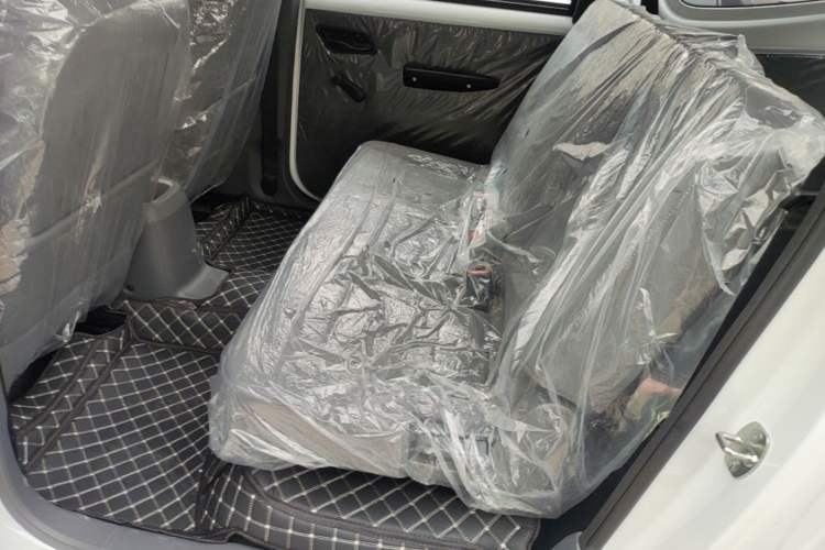 Used Wuling Hongguang New Energy 2025 Extended-Range Hybrid 50 km Utility Version Left Rear Seat