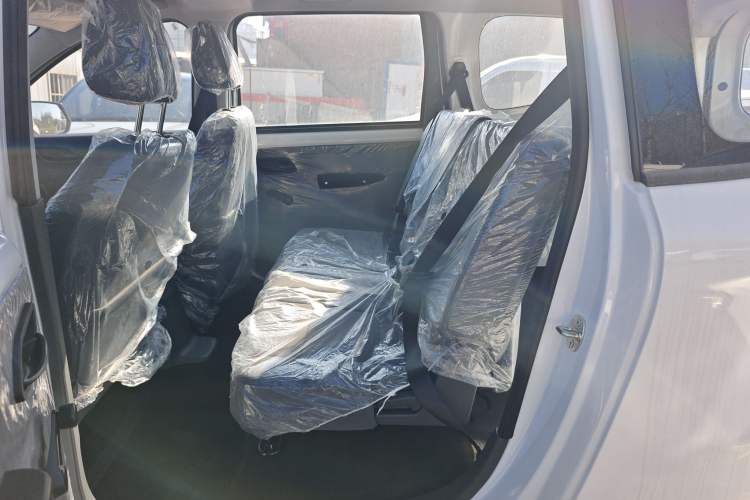 Used Wuling Hongguang New Energy 2025 Extended-Range Hybrid 50 km Standard Version Left Rear Seat