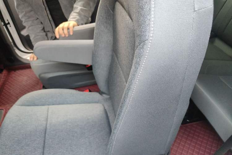 Used Wuling Hongguang New Energy 2025 Extended-Range Hybrid 50KM Comfort Version Left Rear Seat