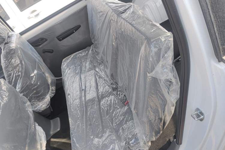 Used Wuling Hongguang New Energy 2025 Extended-Range Hybrid 50 km Standard Version Left Rear Seat