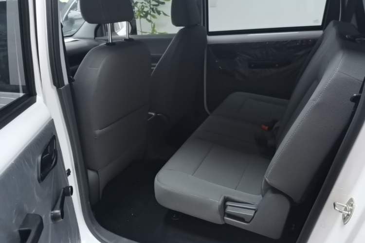Used Wuling Hongguang New Energy 2025 Model Range-Extending Hybrid 150KM Standard Edition Left Rear Seat