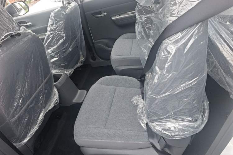 Used Wuling Hongguang New Energy 2025 Extended-Range Hybrid 50KM Comfort Version Left Rear Seat