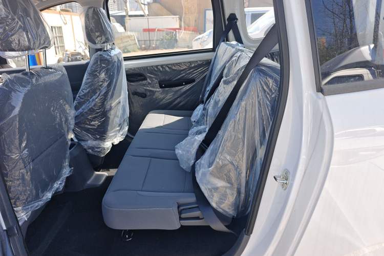 Used Wuling Hongguang New Energy 2025 Extended-Range Hybrid 50 km Standard Version Left Rear Seat