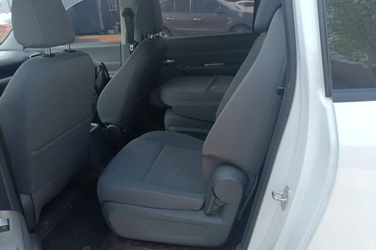 Used Wuling Hongguang New Energy 2025 Model Range-Extending Hybrid 150KM Comfort Edition Left Rear Seat