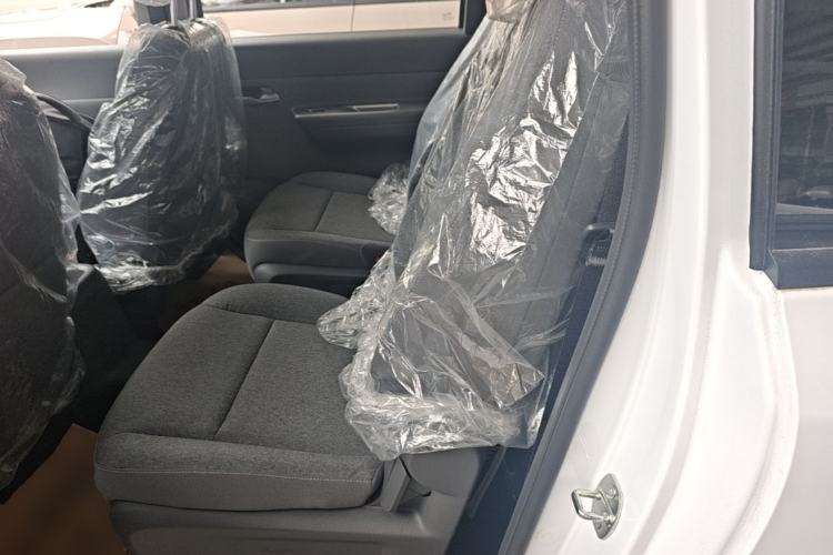 Used Wuling Hongguang New Energy 2025 Model Range-Extending Hybrid 150KM Comfort Edition Left Rear Seat