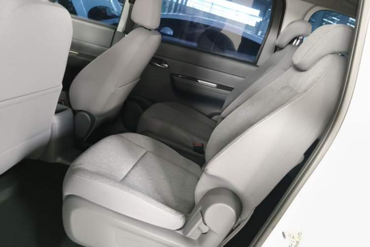 Used Wuling Hongguang New Energy 2025 Extended-Range Hybrid 50KM Comfort Version Left Rear Seat