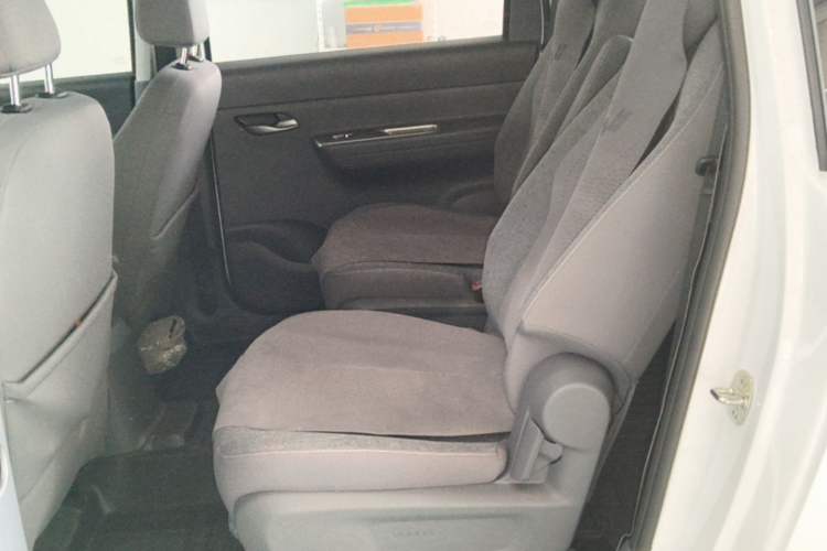 Used Wuling Hongguang New Energy 2025 Model Range-Extending Hybrid 150KM Comfort Edition Left Rear Seat