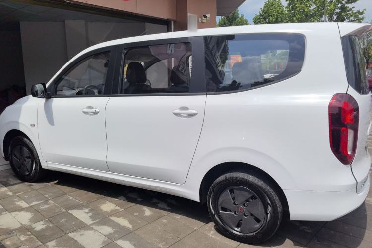 Used Wuling Hongguang New Energy 2025 Extended-Range Hybrid 50KM Comfort Version Left Side