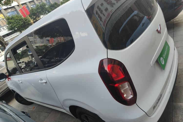 Used Wuling Hongguang New Energy 2025 Extended-Range Hybrid 50KM Comfort Version Left Side