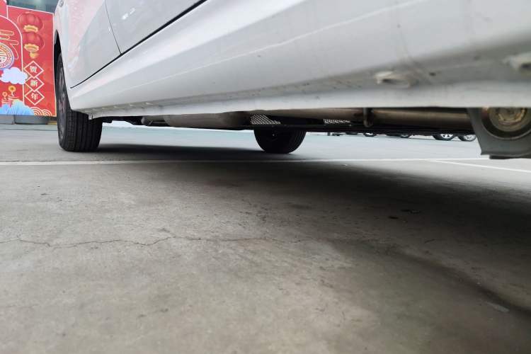 Used Wuling Hongguang New Energy 2025 Extended-Range Hybrid 50KM Comfort Version Left Side Sill