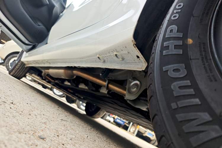 Used Wuling Hongguang New Energy 2025 Extended-Range Hybrid 50 km Utility Version Left Side Sill