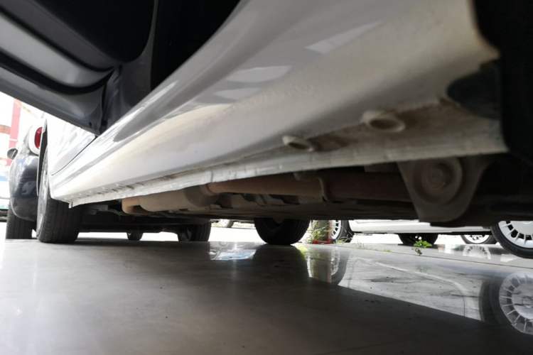 Used Wuling Hongguang New Energy 2025 Extended-Range Hybrid 50KM Comfort Version Left Side Sill