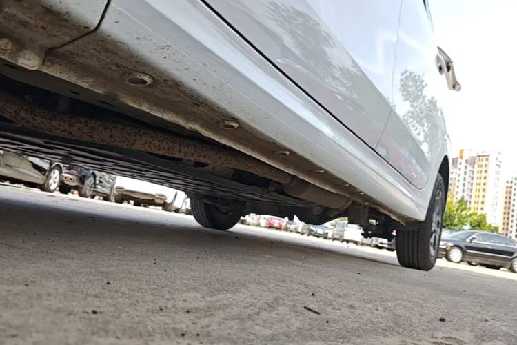 Used Wuling Hongguang New Energy 2025 Extended-Range Hybrid 50KM Comfort Version Left Side Sill
