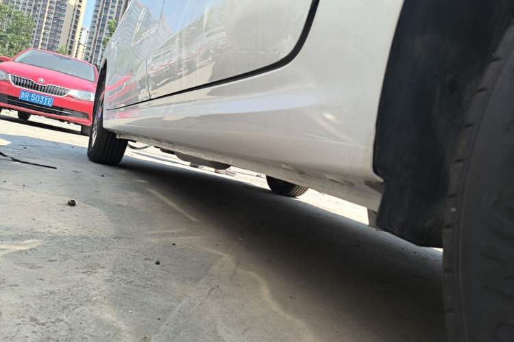 Used Wuling Hongguang New Energy 2025 Extended-Range Hybrid 50KM Comfort Version Left Side Sill