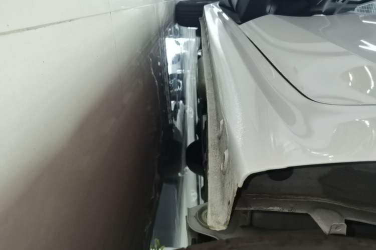 Used Wuling Hongguang New Energy 2025 Model Range-Extending Hybrid 150KM Standard Edition Left Side Sill