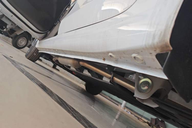 Used Wuling Hongguang New Energy 2025 Extended-Range Hybrid 50KM Comfort Version Left Side Sill