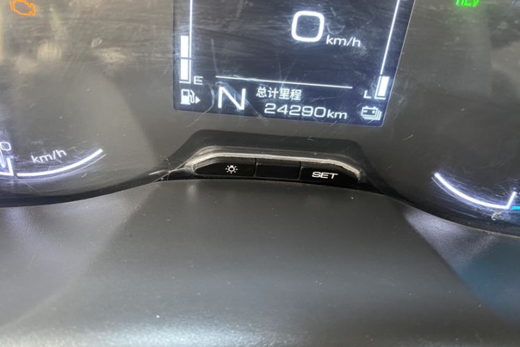 Used Wuling Hongguang New Energy 2025 Extended-Range Hybrid 50 km Standard Version Odometer Close Up