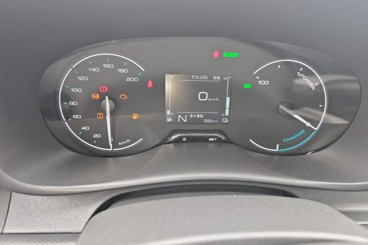 Used Wuling Hongguang New Energy 2025 Model Range-Extending Hybrid 150KM Comfort Edition Odometer Close Up