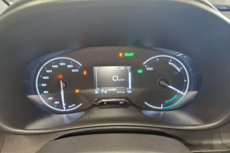 Used Wuling Hongguang New Energy 2025 Extended-Range Hybrid 50 km Standard Version Odometer Close Up