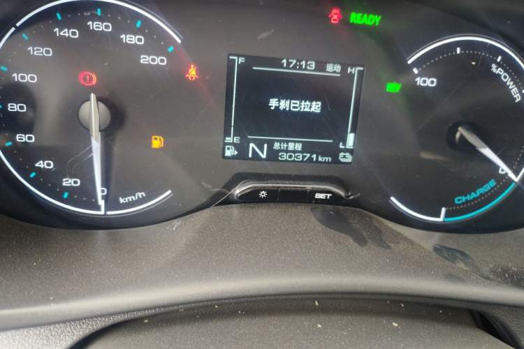 Used Wuling Hongguang New Energy 2025 Extended-Range Hybrid 50KM Comfort Version Odometer Close Up