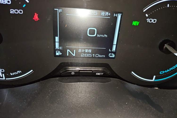 Used Wuling Hongguang New Energy 2025 Extended-Range Hybrid 50 km Standard Version Odometer Close Up