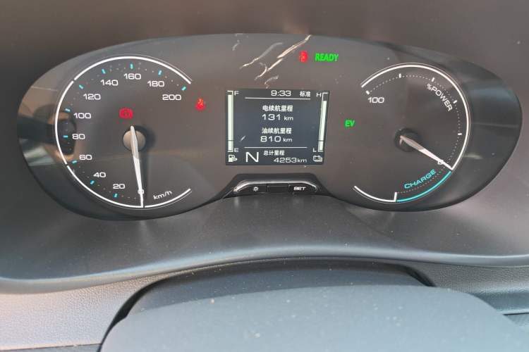 Used Wuling Hongguang New Energy 2025 Model Range-Extending Hybrid 150KM Standard Edition Odometer Close Up