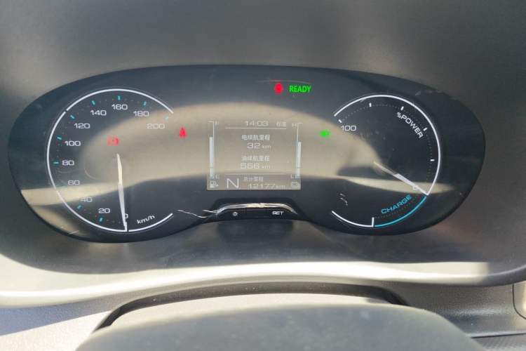 Used Wuling Hongguang New Energy 2025 Extended-Range Hybrid 50 km Utility Version Odometer Close Up