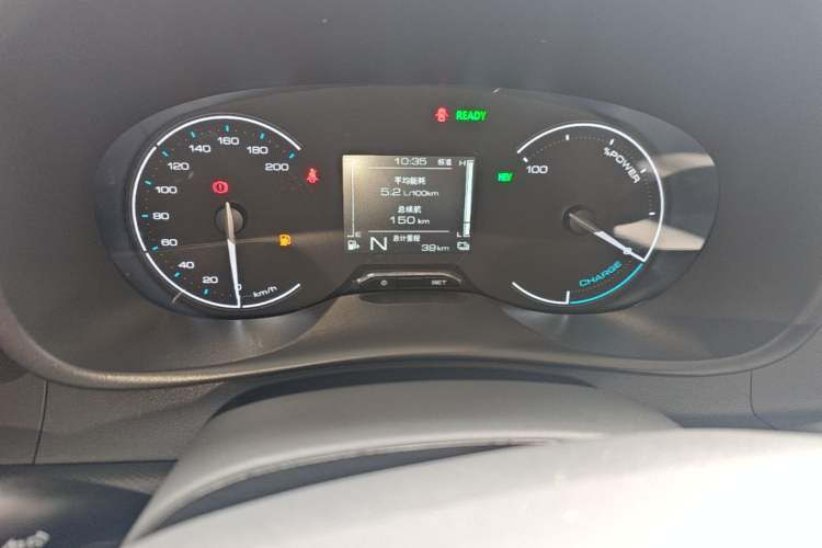 Used Wuling Hongguang New Energy 2025 Model Range-Extending Hybrid 150KM Comfort Edition Odometer Close Up
