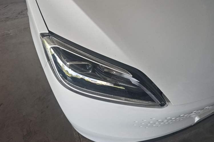 Used Wuling Hongguang New Energy 2025 Model Range-Extending Hybrid 150KM Comfort Edition Right Front Headlight