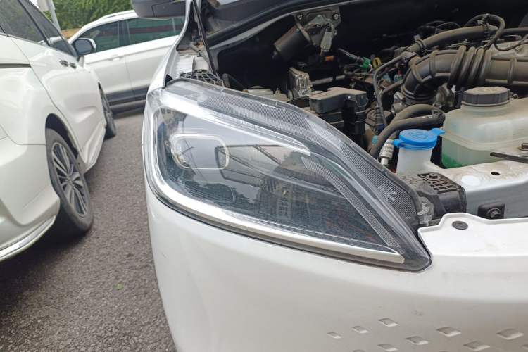 Used Wuling Hongguang New Energy 2025 Extended-Range Hybrid 50 km Utility Version Right Front Headlight