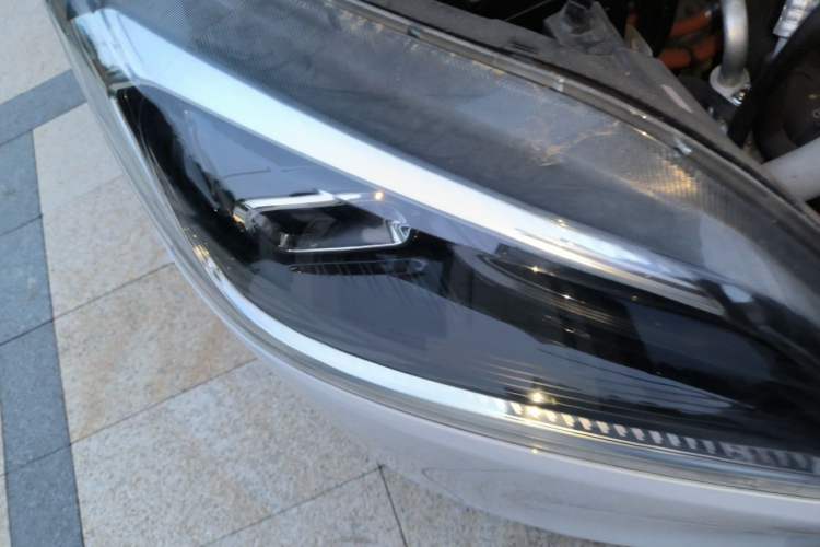 Used Wuling Hongguang New Energy 2025 Extended-Range Hybrid 50 km Standard Version Right Front Headlight