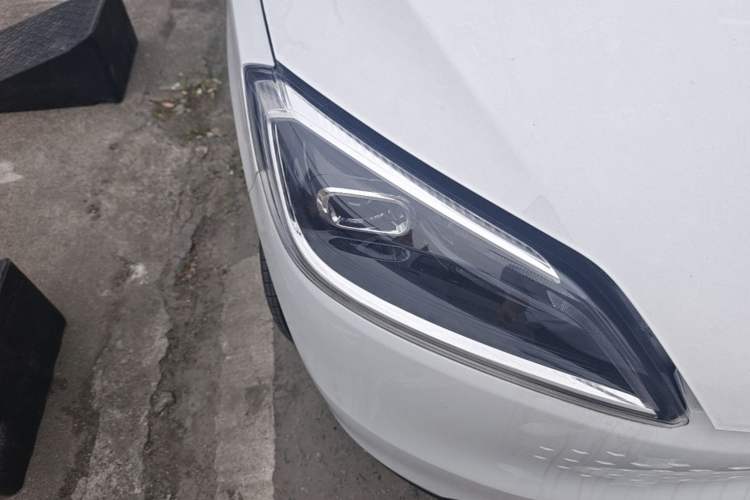 Used Wuling Hongguang New Energy 2025 Model Range-Extending Hybrid 150KM Comfort Edition Right Front Headlight