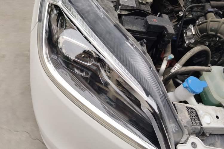 Used Wuling Hongguang New Energy 2025 Extended-Range Hybrid 50 km Standard Version Right Front Headlight