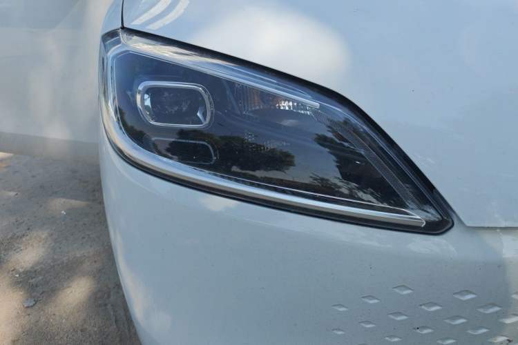 Used Wuling Hongguang New Energy 2025 Model Range-Extending Hybrid 150KM Standard Edition Right Front Headlight