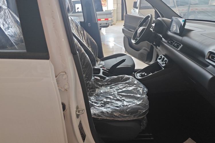Used Wuling Hongguang New Energy 2025 Extended-Range Hybrid 50KM Comfort Version Right Front Seat