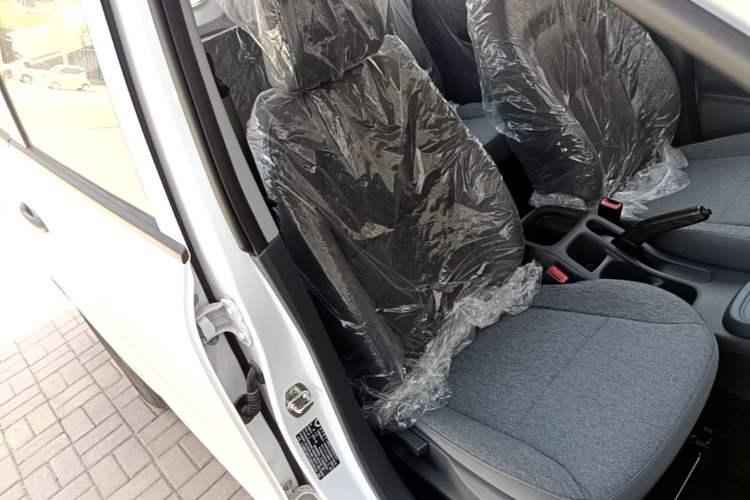 Used Wuling Hongguang New Energy 2025 Extended-Range Hybrid 50 km Utility Version Right Front Seat