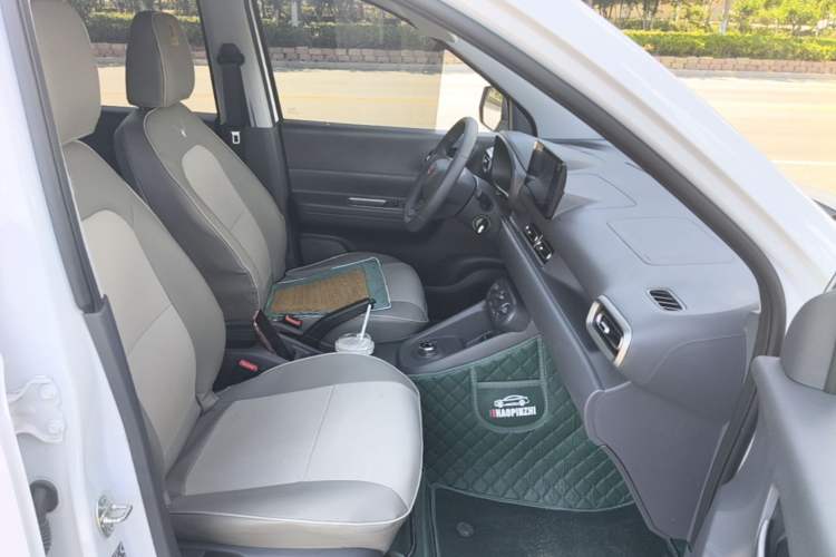 Used Wuling Hongguang New Energy 2025 Extended-Range Hybrid 50KM Comfort Version Right Front Seat