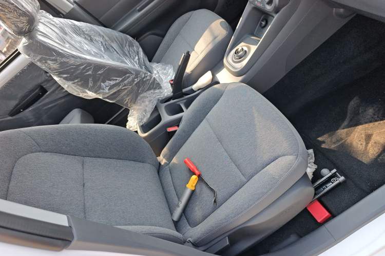 Used Wuling Hongguang New Energy 2025 Extended-Range Hybrid 50 km Standard Version Right Front Seat