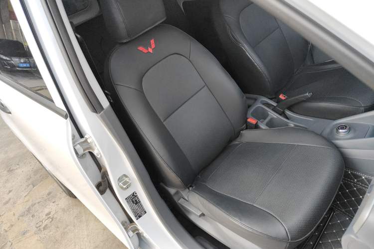 Used Wuling Hongguang New Energy 2025 Extended-Range Hybrid 50 km Standard Version Right Front Seat
