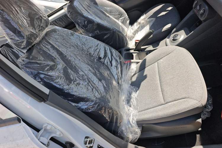 Used Wuling Hongguang New Energy 2025 Extended-Range Hybrid 50 km Utility Version Right Front Seat