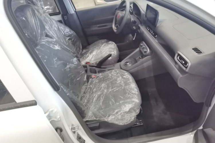 Used Wuling Hongguang New Energy 2025 Extended-Range Hybrid 50 km Standard Version Right Front Seat