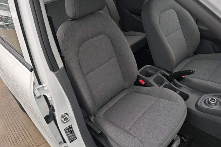 Used Wuling Hongguang New Energy 2025 Extended-Range Hybrid 50 km Standard Version Right Front Seat