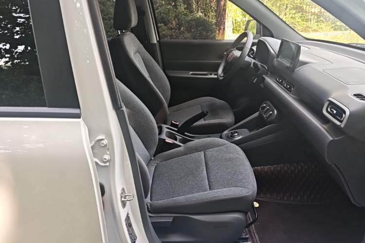 Used Wuling Hongguang New Energy 2025 Model Range-Extending Hybrid 150KM Comfort Edition Right Front Seat