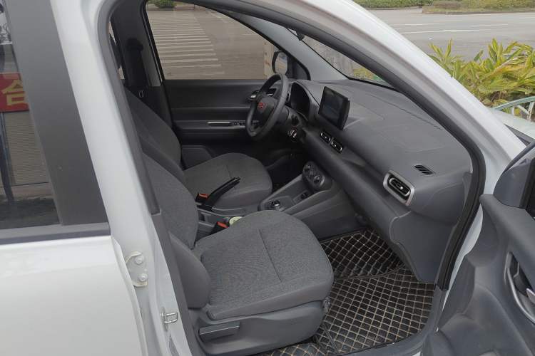 Used Wuling Hongguang New Energy 2025 Extended-Range Hybrid 50KM Comfort Version Right Front Seat