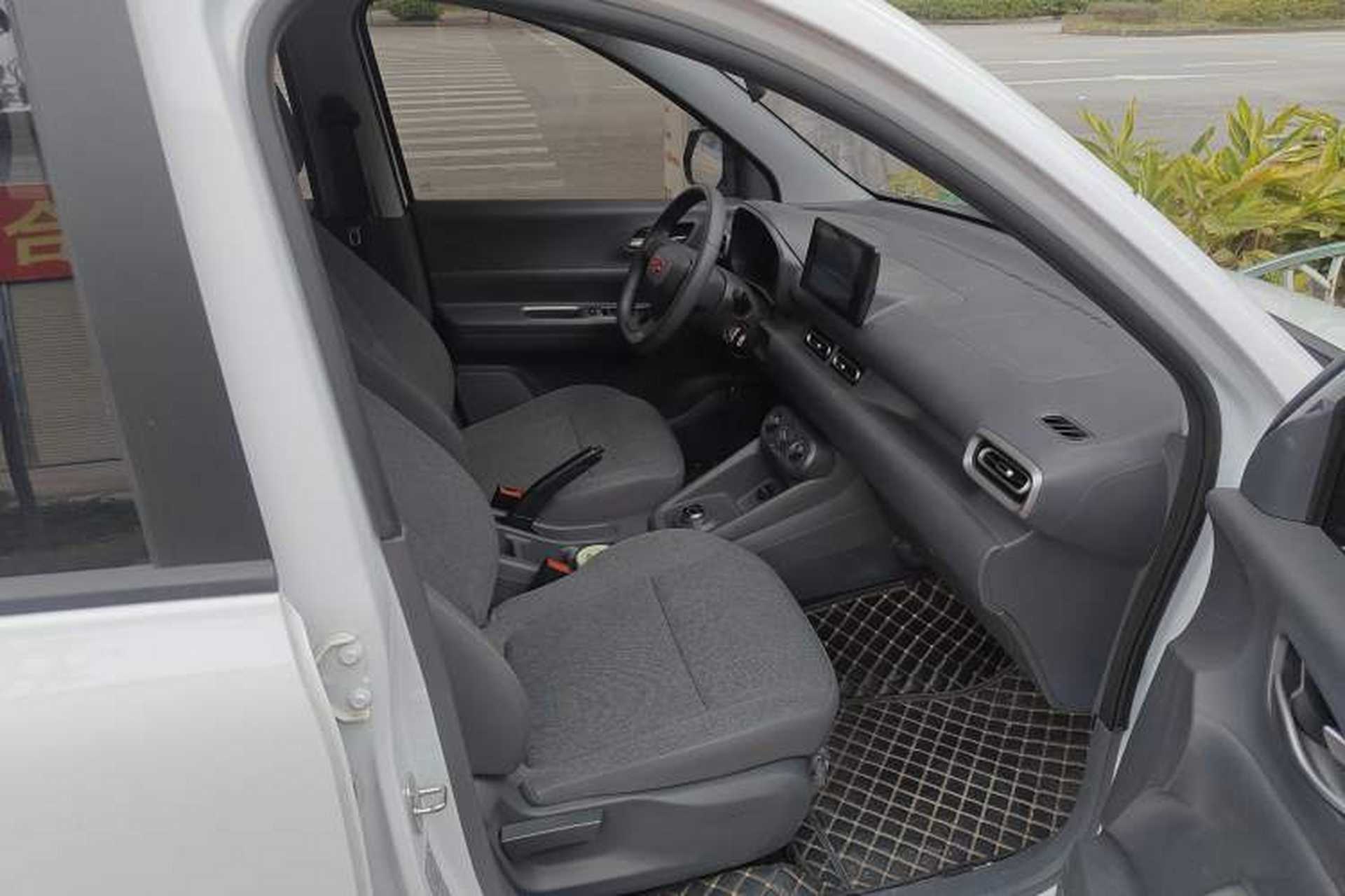 Used Wuling Hongguang New Energy 2025 Extended-Range Hybrid 50KM Comfort Version Right Front Seat