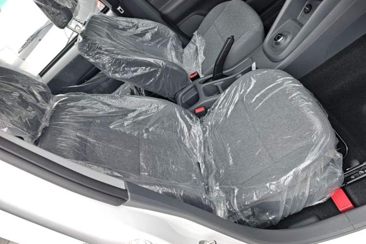 Used Wuling Hongguang New Energy 2025 Extended-Range Hybrid 50 km Standard Version Right Front Seat