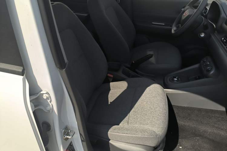 Used Wuling Hongguang New Energy 2025 Extended-Range Hybrid 50KM Comfort Version Right Front Seat