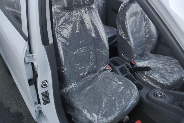 Used Wuling Hongguang New Energy 2025 Extended-Range Hybrid 50 km Standard Version Right Front Seat