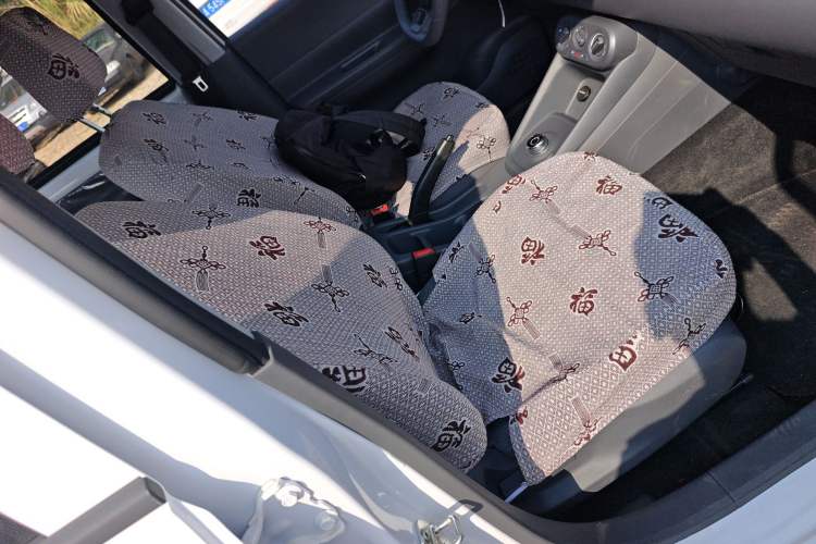 Used Wuling Hongguang New Energy 2025 Model Range-Extending Hybrid 150KM Standard Edition Right Front Seat