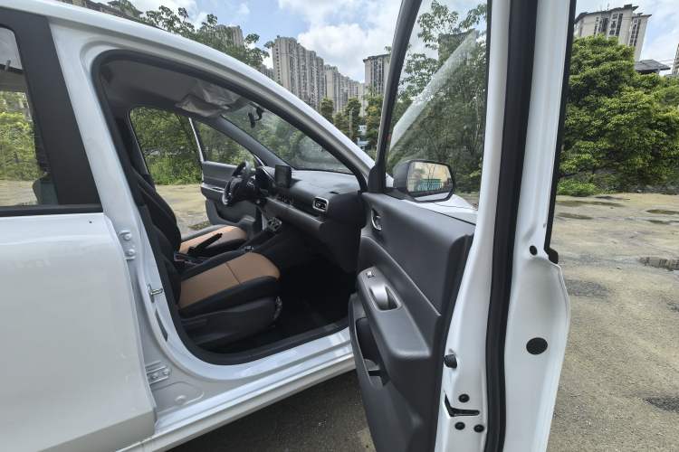 Used Wuling Hongguang New Energy 2025 Extended-Range Hybrid 50KM Comfort Version Right Front Seat